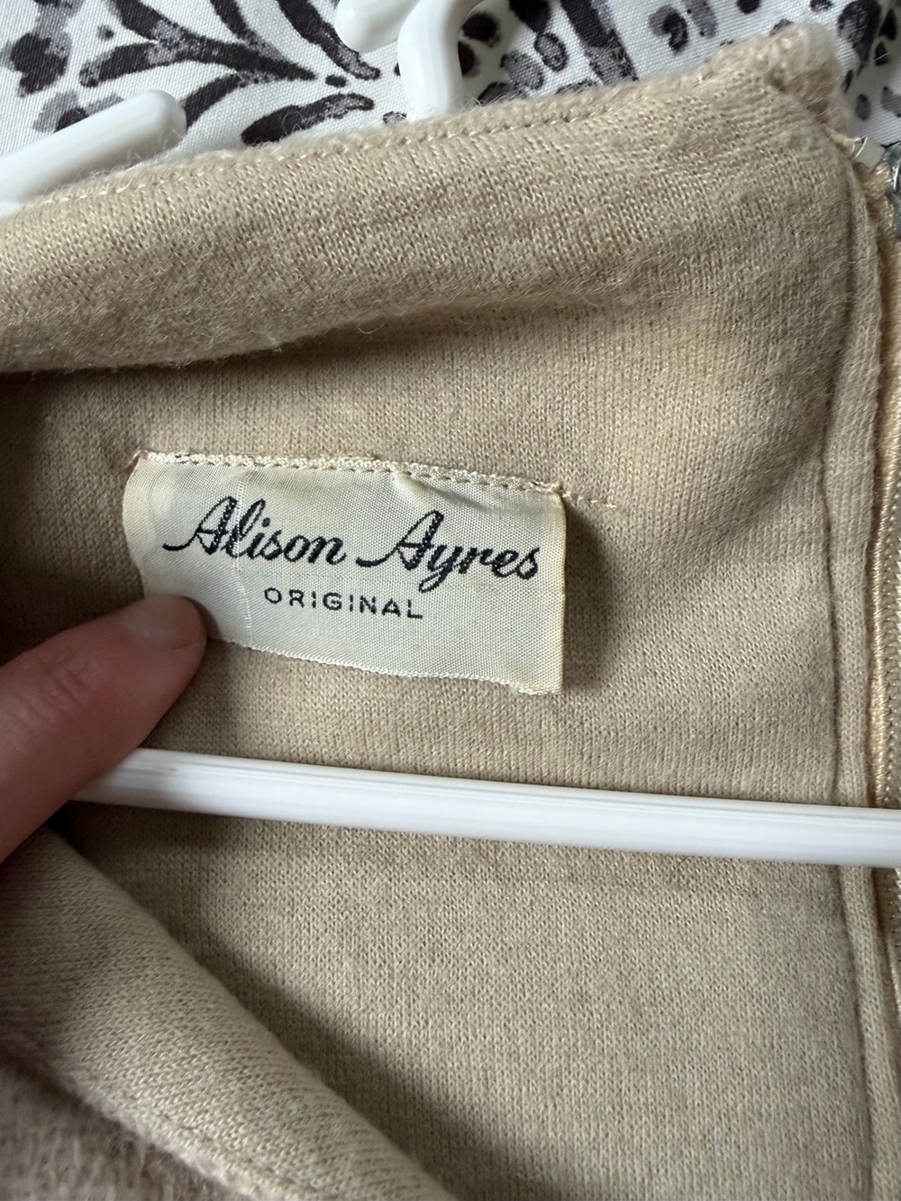 Vintage wool Alison Ayres bell sleeve dress beige cream M vintage 12 modern 8 - Picture 5 of 11